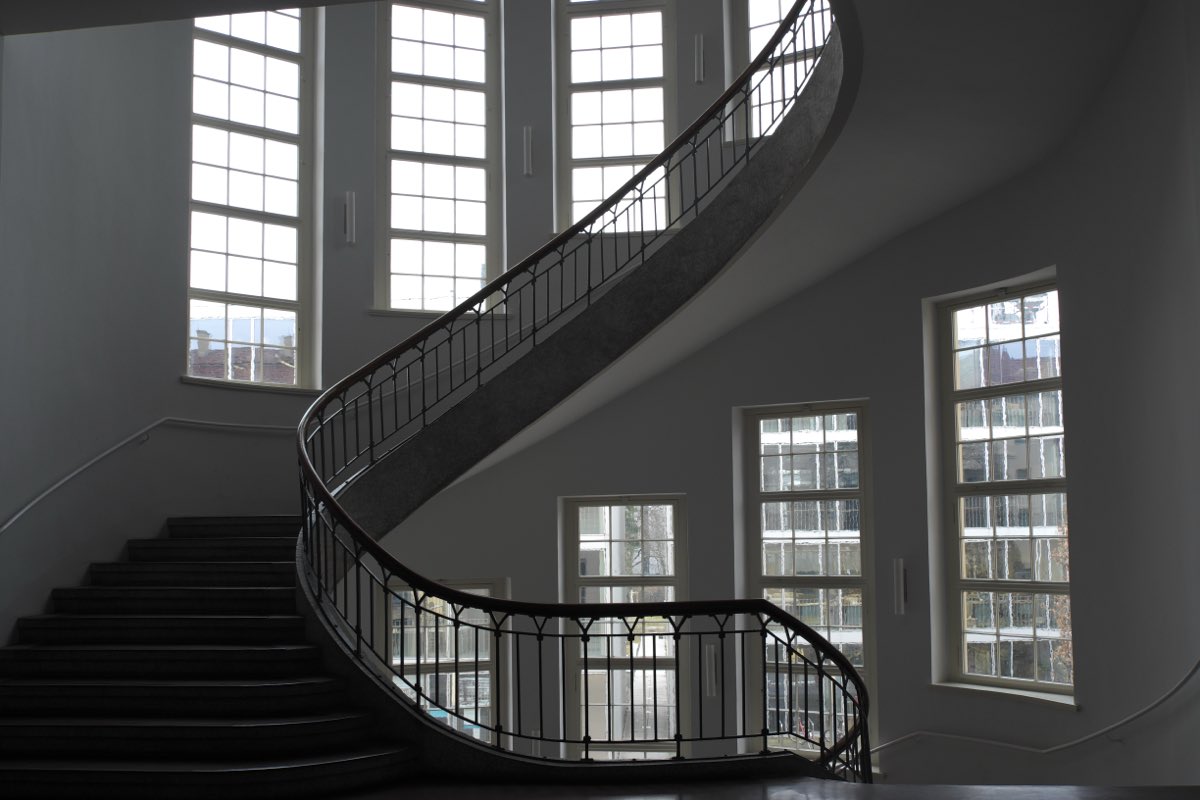 University or Hochschule? Choosing Between Research and Applied Sciences in Germany