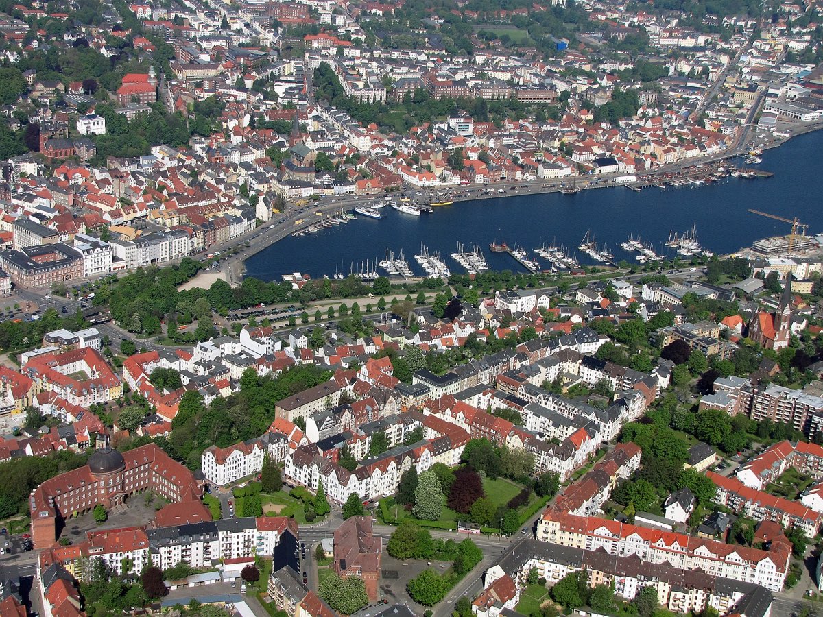 Working While You Study in Germany: The 140-Day Rule, Minijobs and HiWi Positions